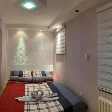 B&r Apartmans * Vârşeţ